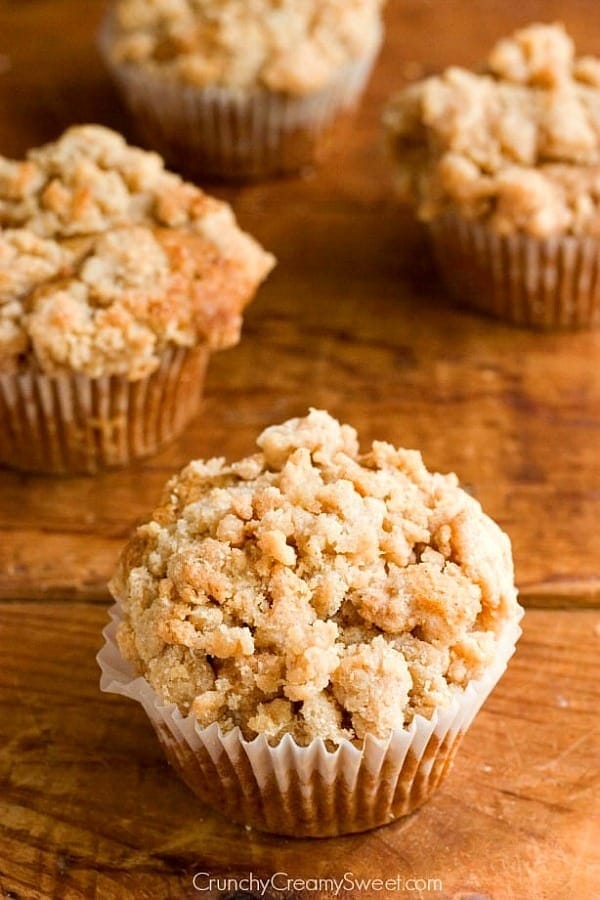 Coffee cake muffins with crumbly, buttery, brown sugar topping. 